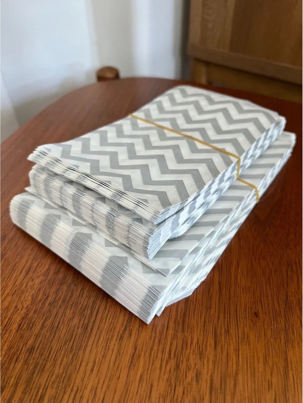 Lot of 500~2 sizes~Silver & White Chevron Party Favor Treat Paper Gift Bags